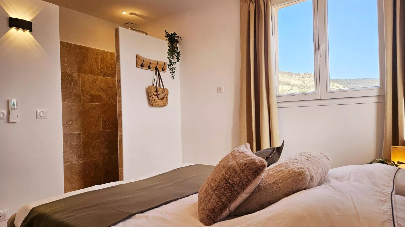 Laurier-Bedroom