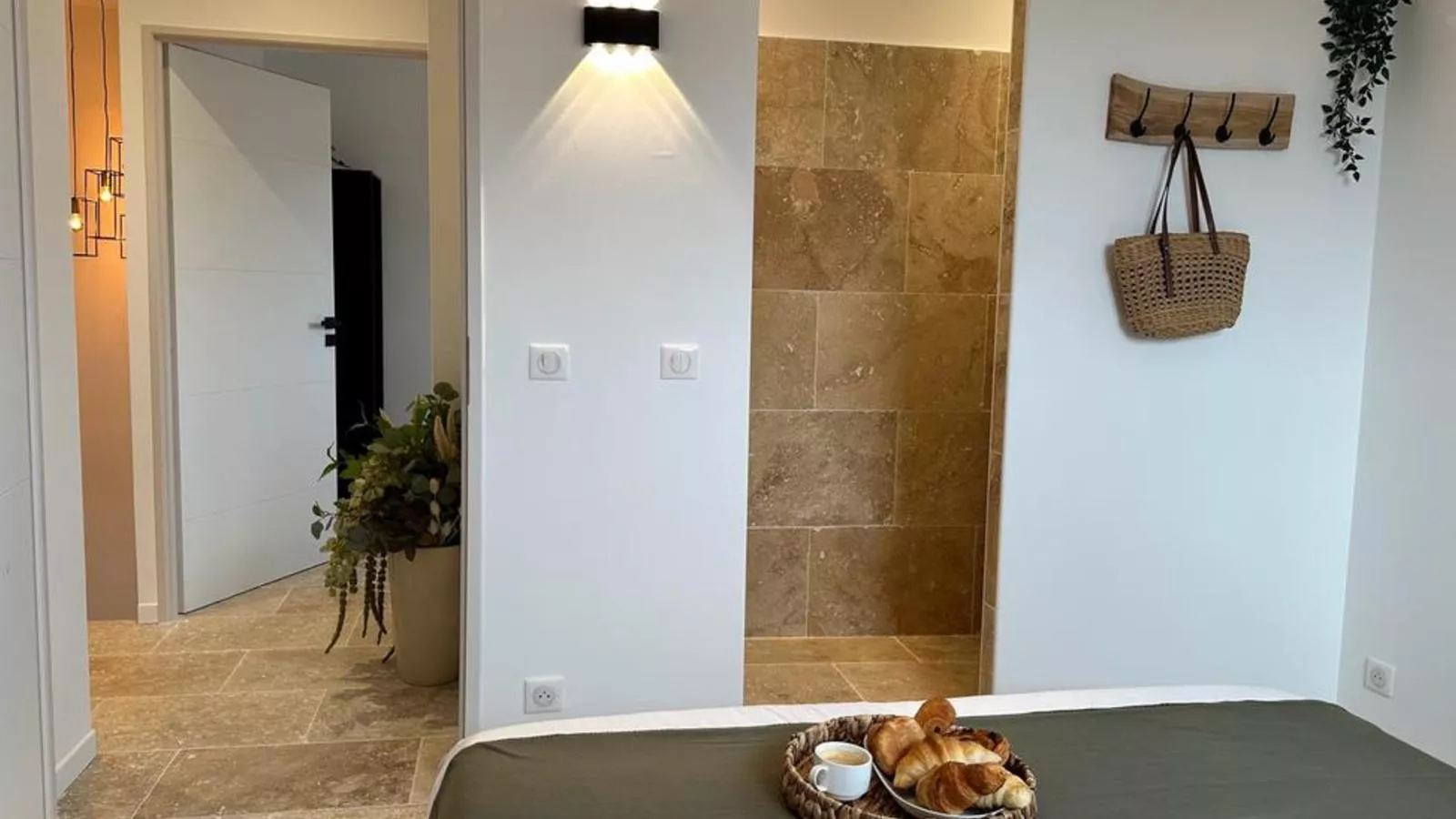Laurier-Bathroom