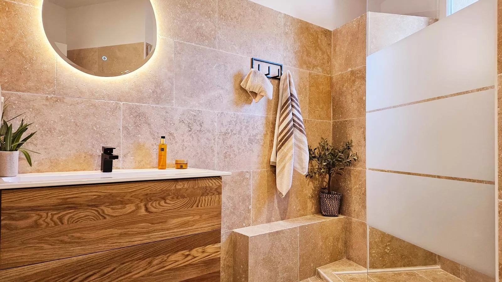 Laurier-Bathroom