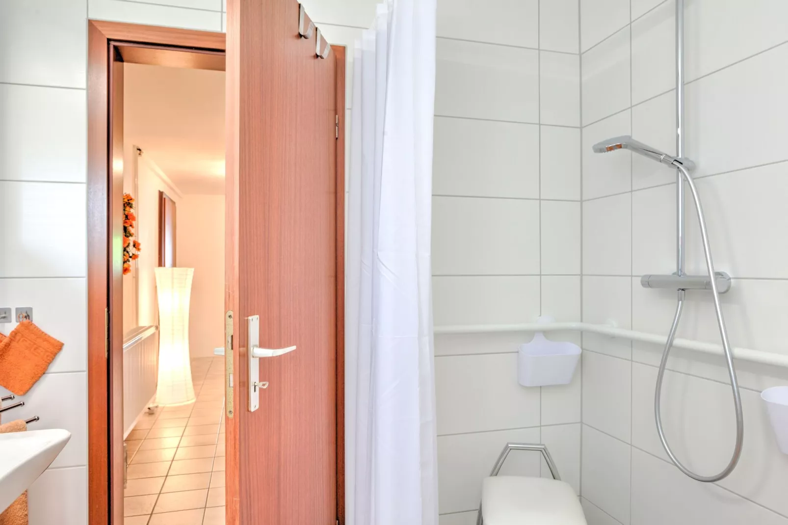Aurelia-Bathroom