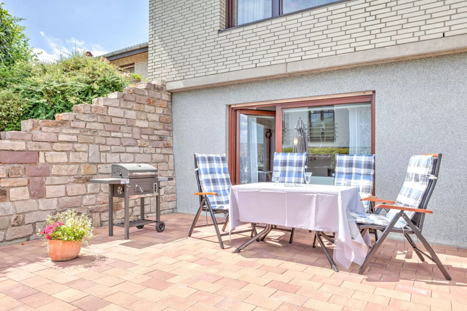 Aurelia-Terrace balcony