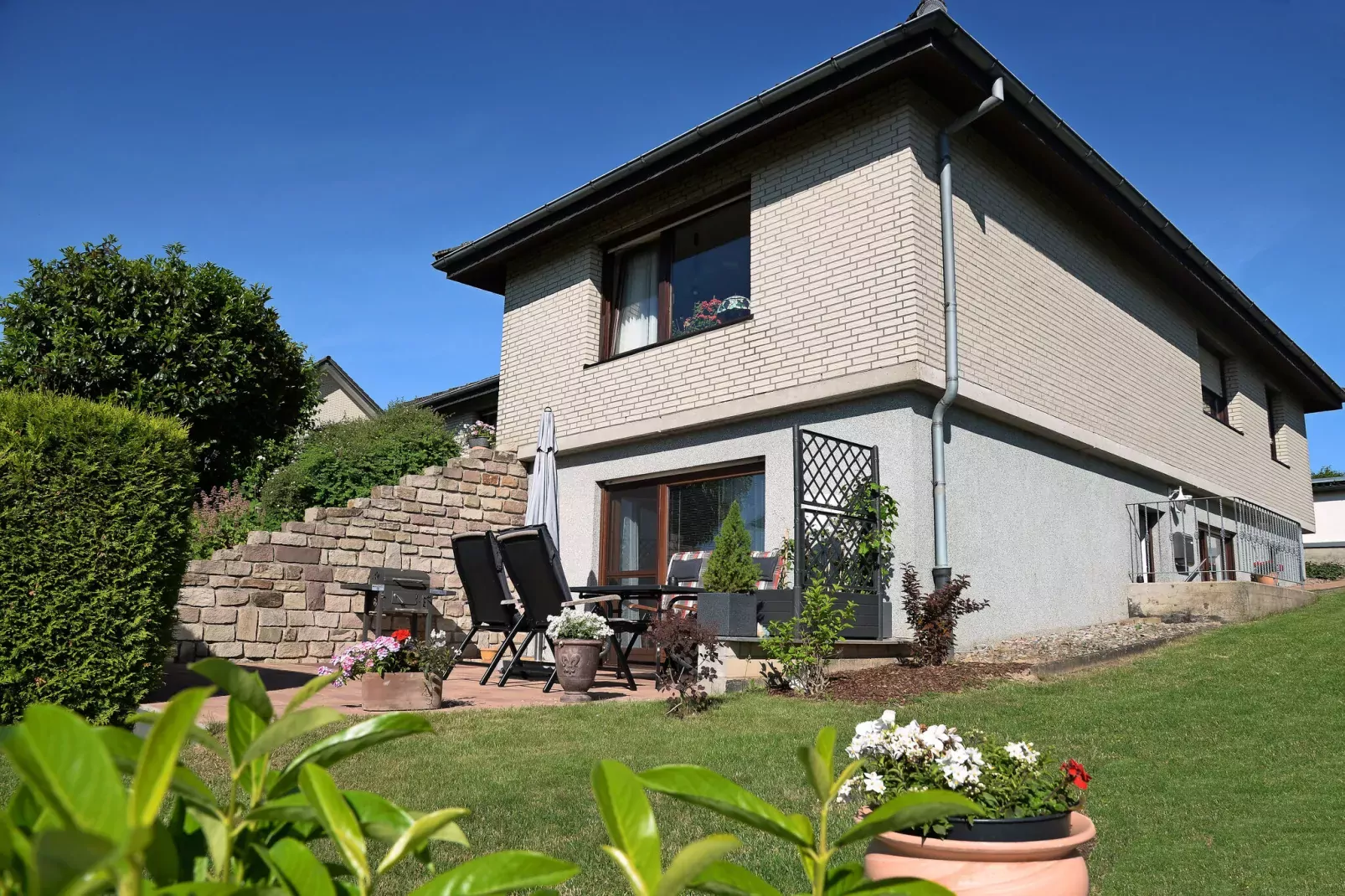 Aurelia-Terrace balcony