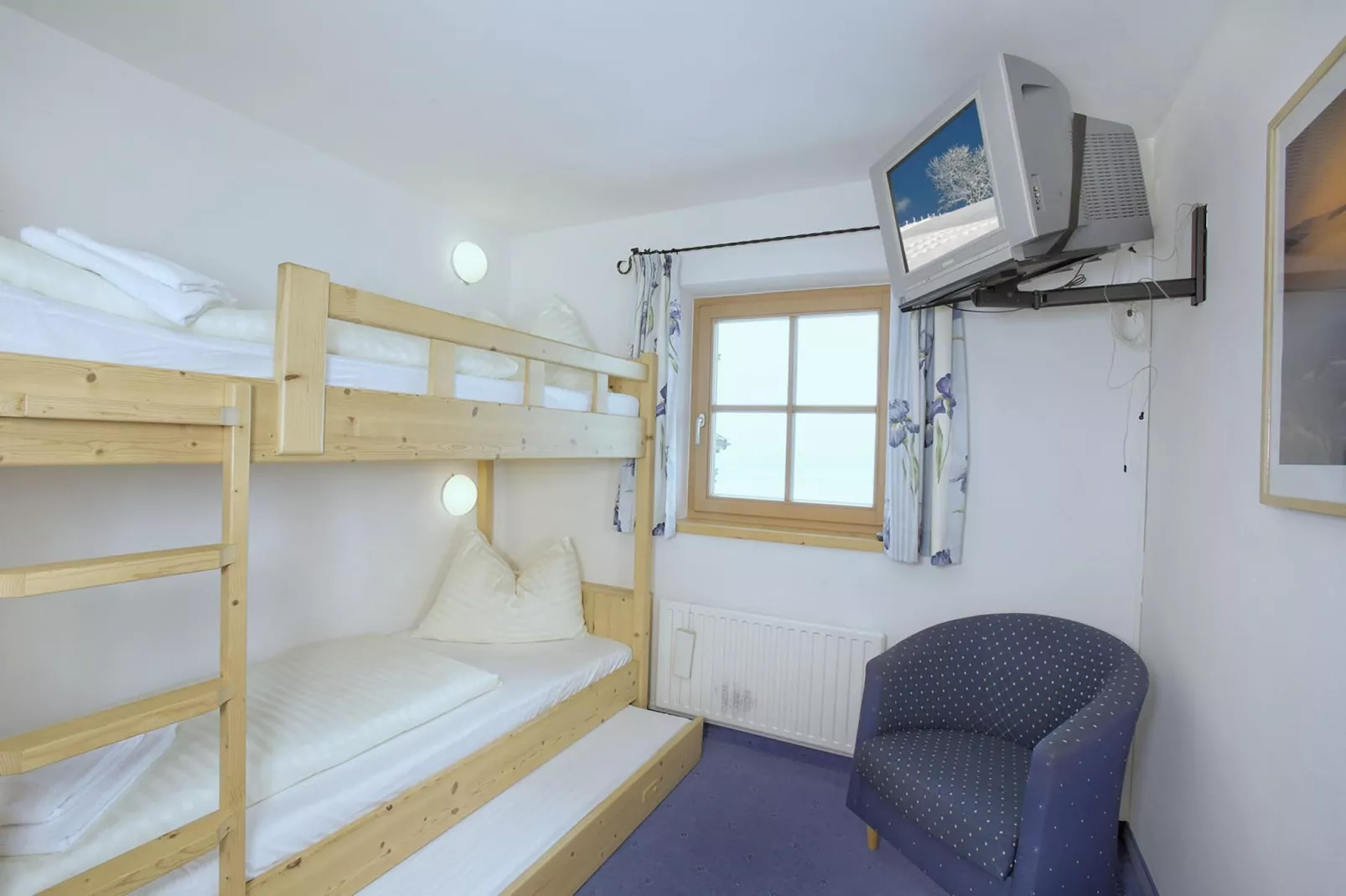 Heidi's Alm Hütte-Bedroom