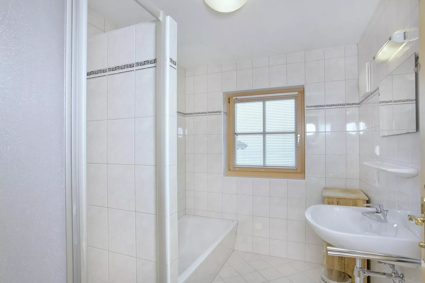 Heidi's Alm Hütte-Bathroom