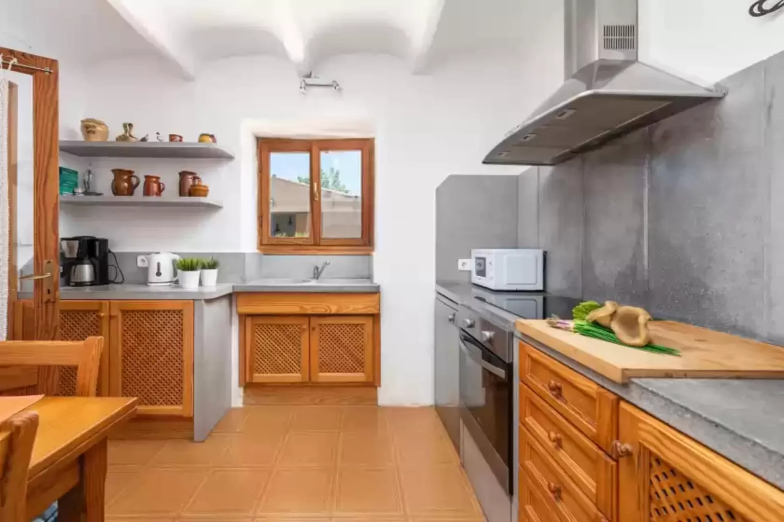 Can Sua-Kitchen