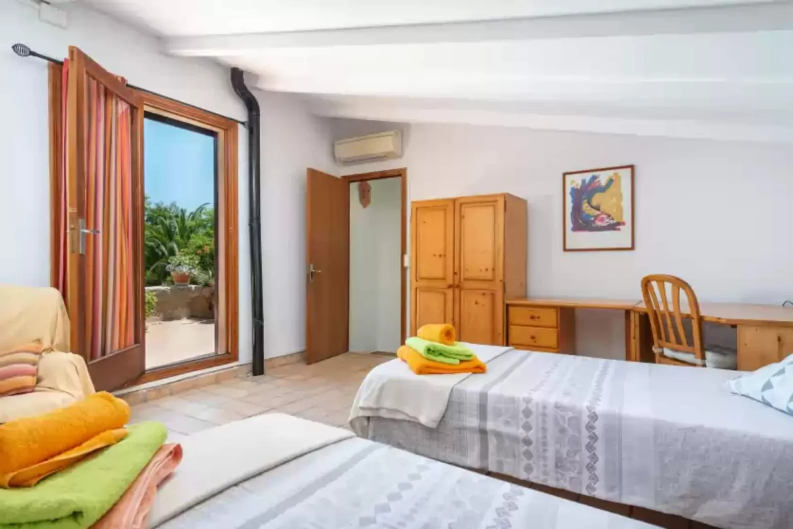 Can Sua-Bedroom