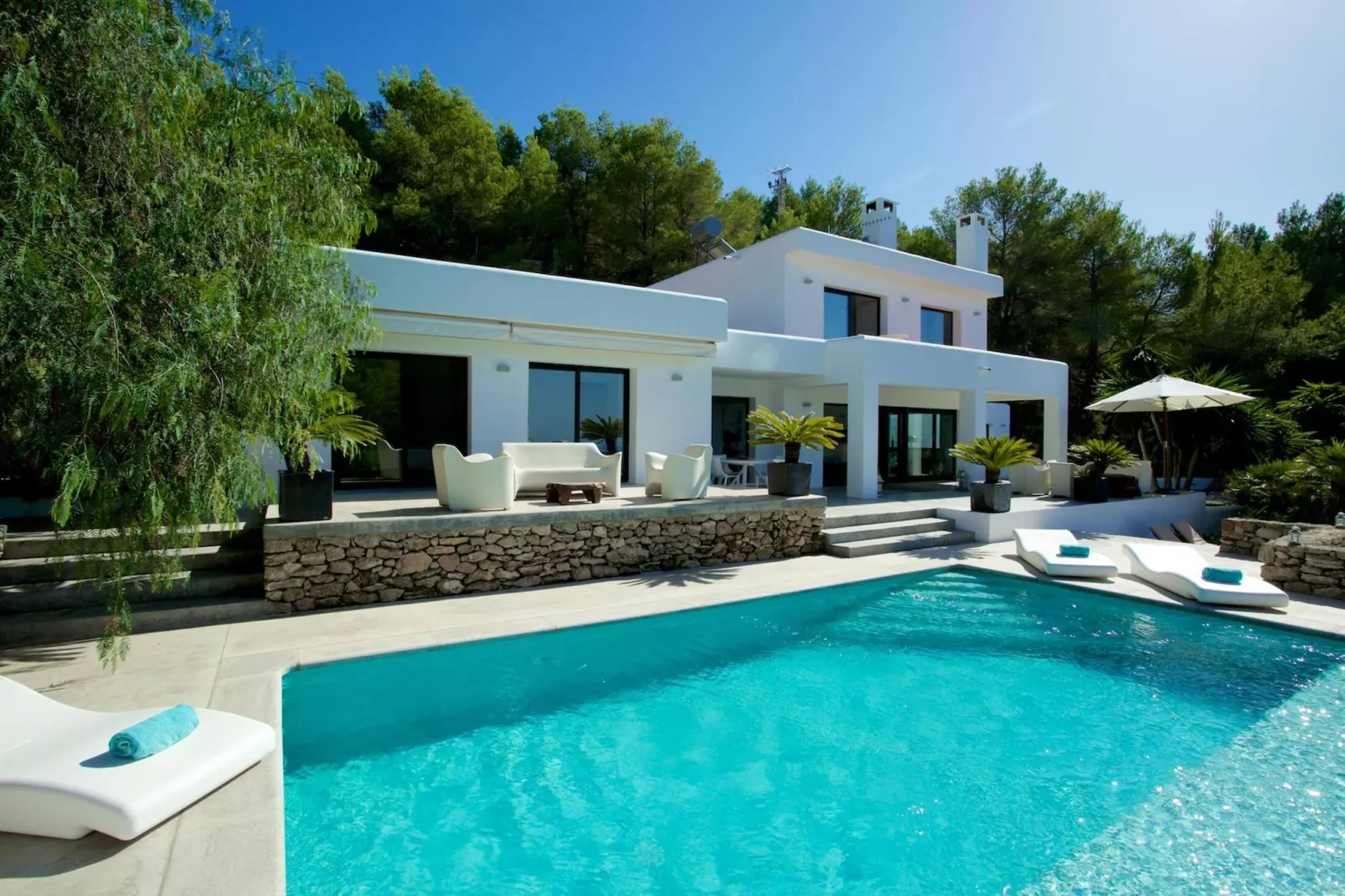 Las Palomas-Exterior summer