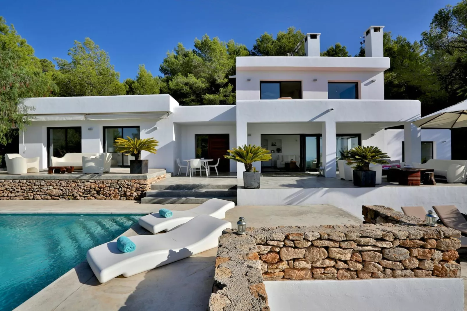 Las Palomas-Exterior summer