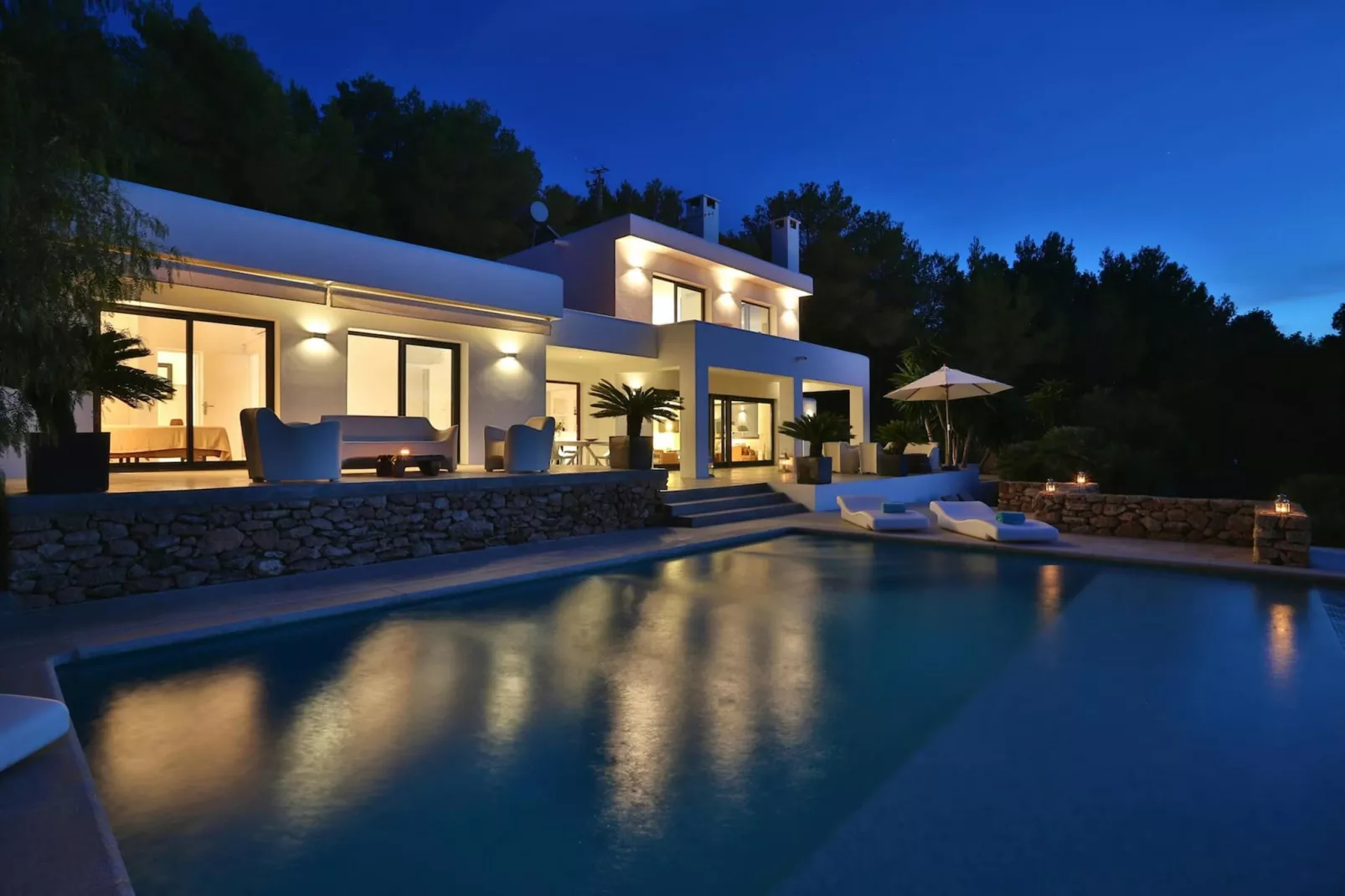Las Palomas-Exterior summer
