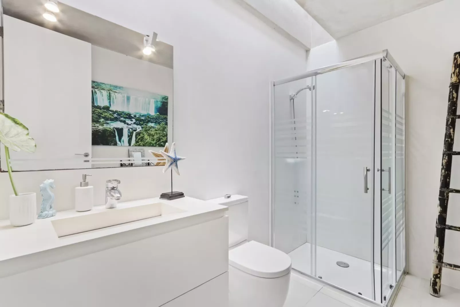 Cel Blau-Bathroom