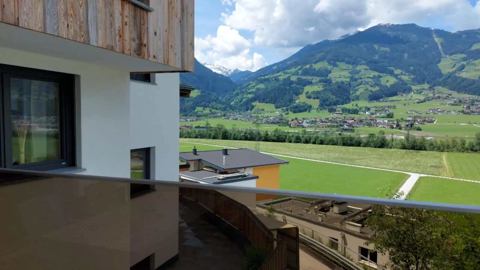 Hamberg-Exterior summer