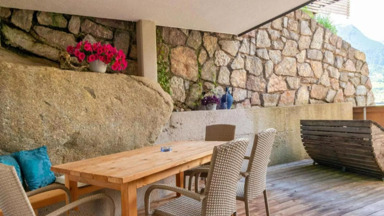 Helfenstein Lodge-Terrace balcony