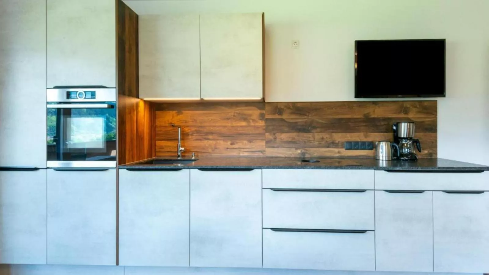 Helfenstein Lodge-Kitchen