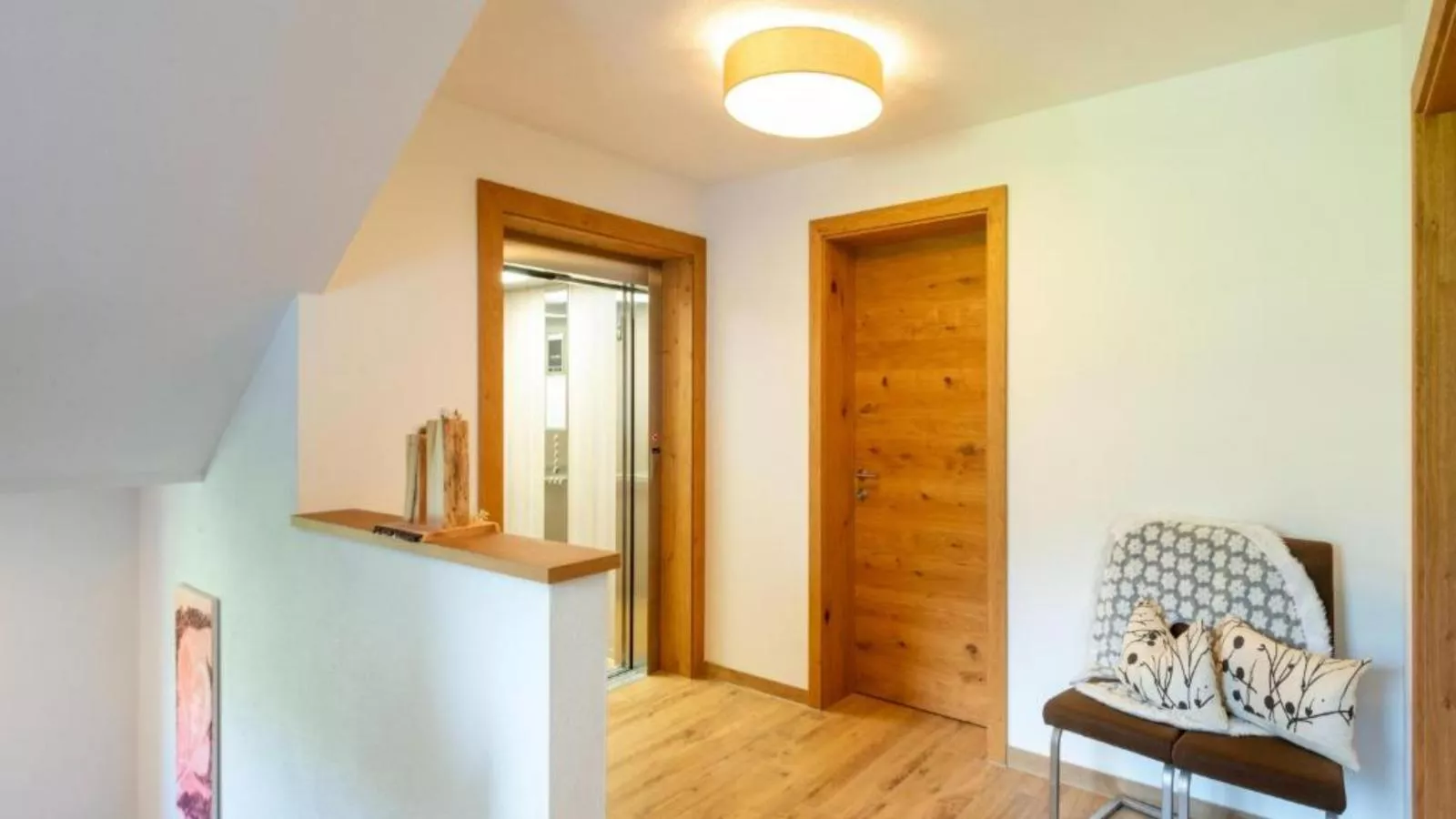 Helfenstein Lodge-Landing