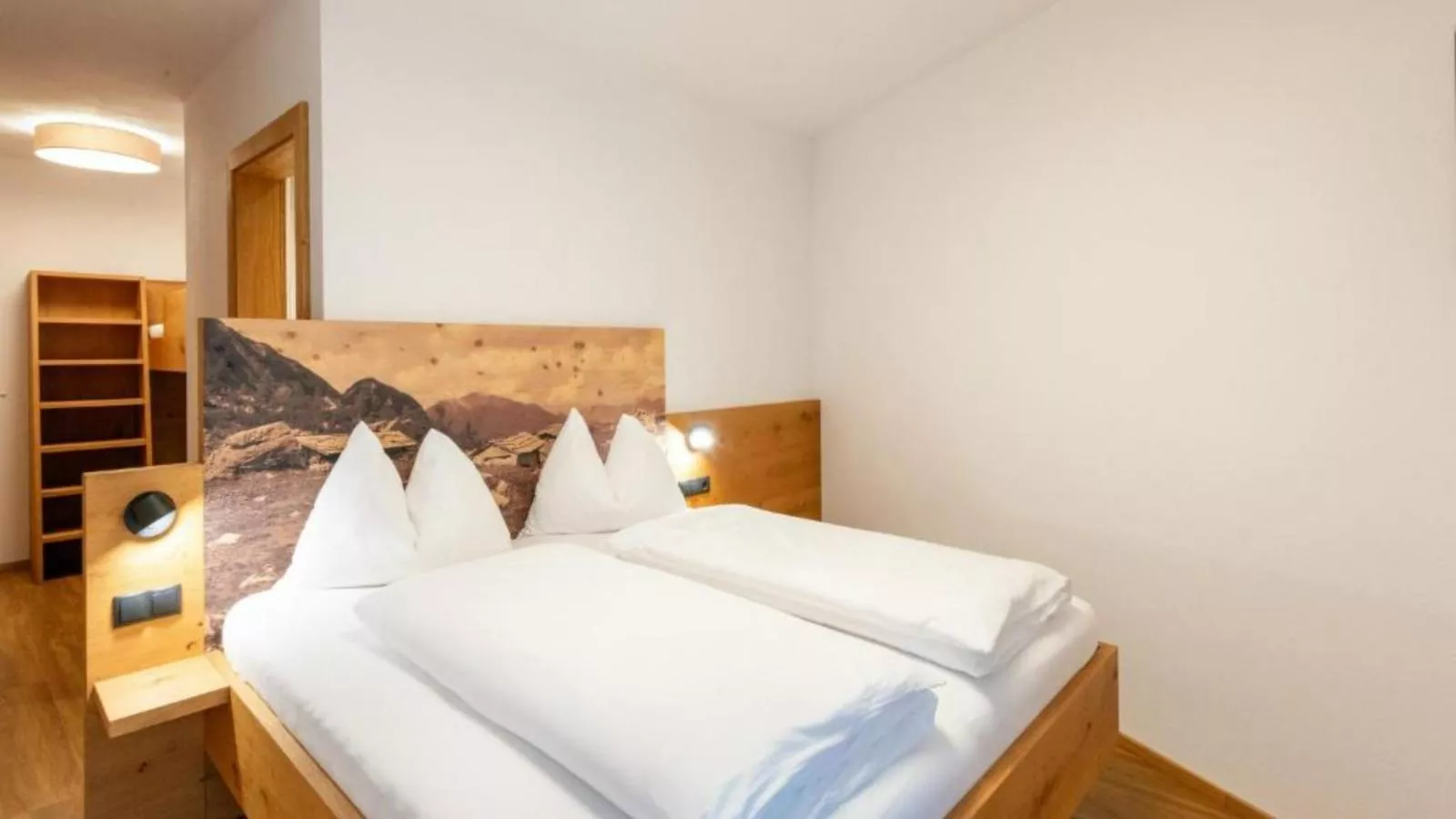 Helfenstein Lodge-Bedroom