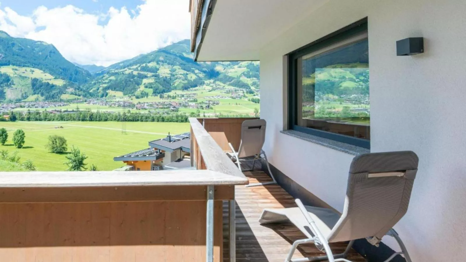 Helfenstein Lodge-Terrace balcony