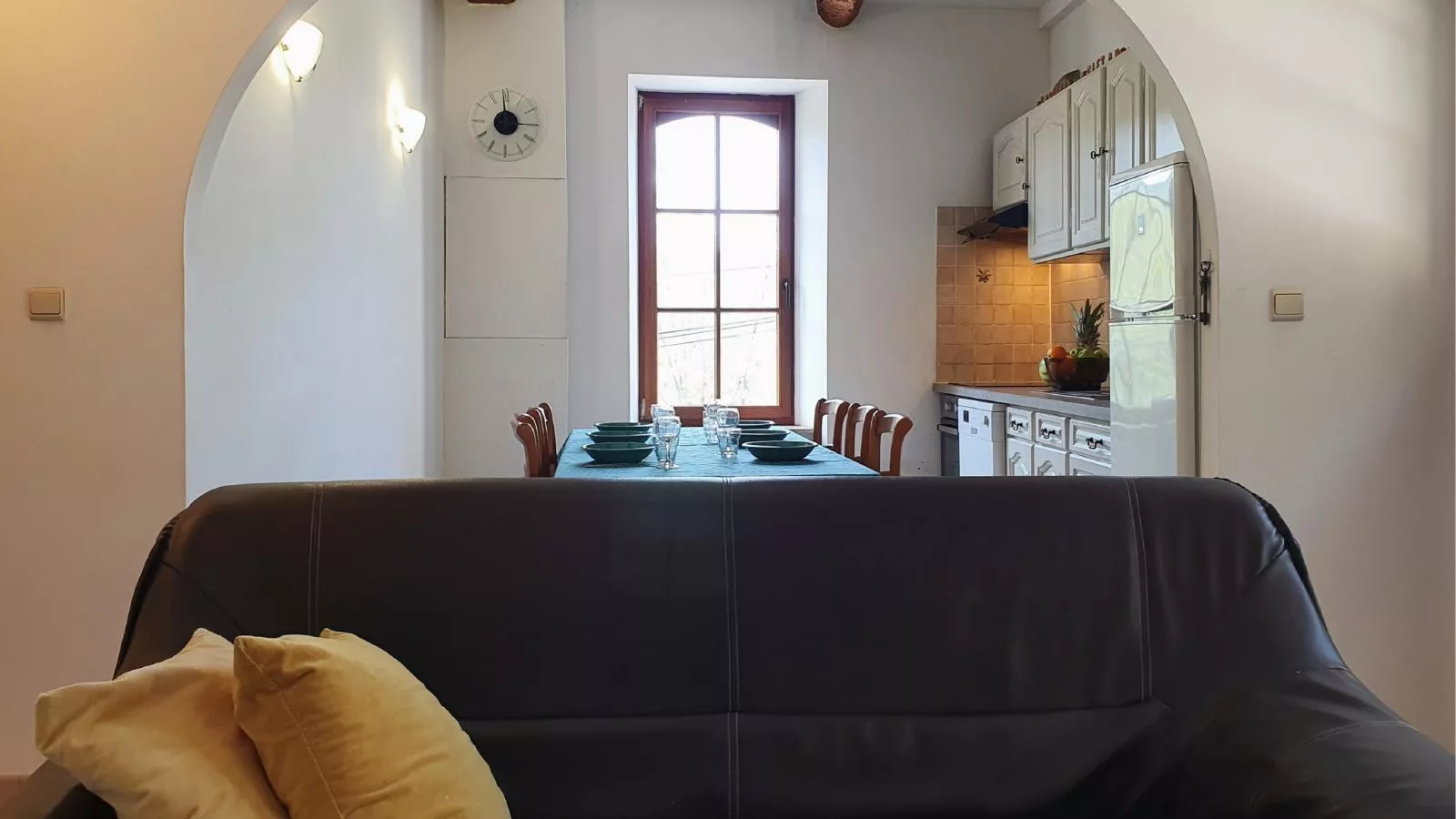 La Roche 6-Living room