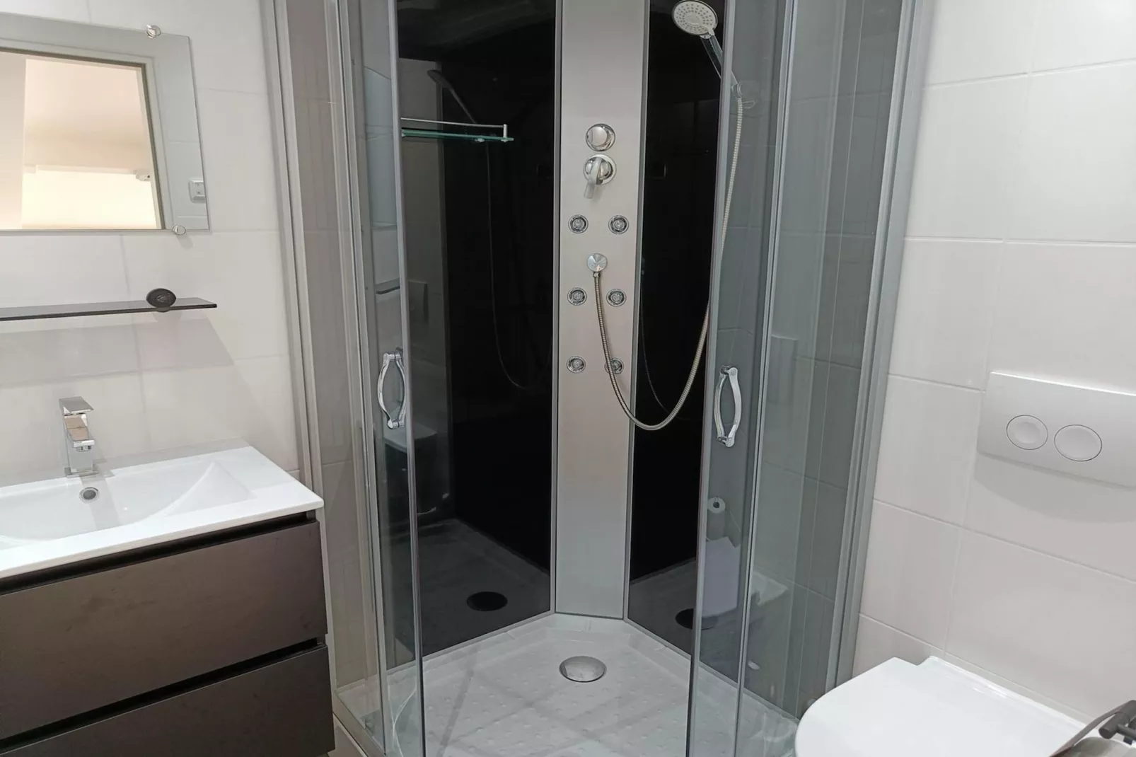 Schoneveld 373 Strandparel Breskens-Bathroom