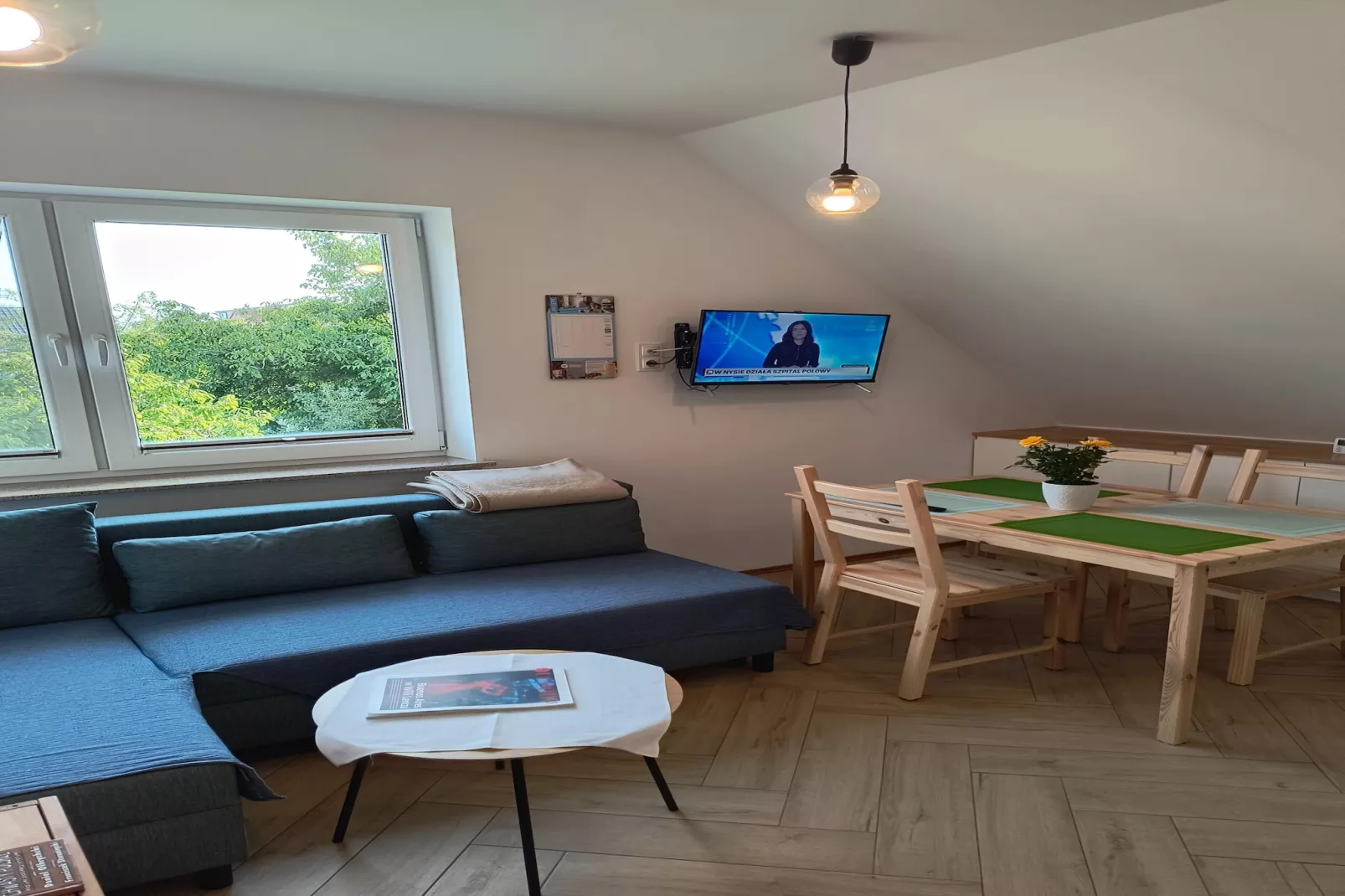 Apartament na piętrze z łóżkiem dwuosobowym-Dining room