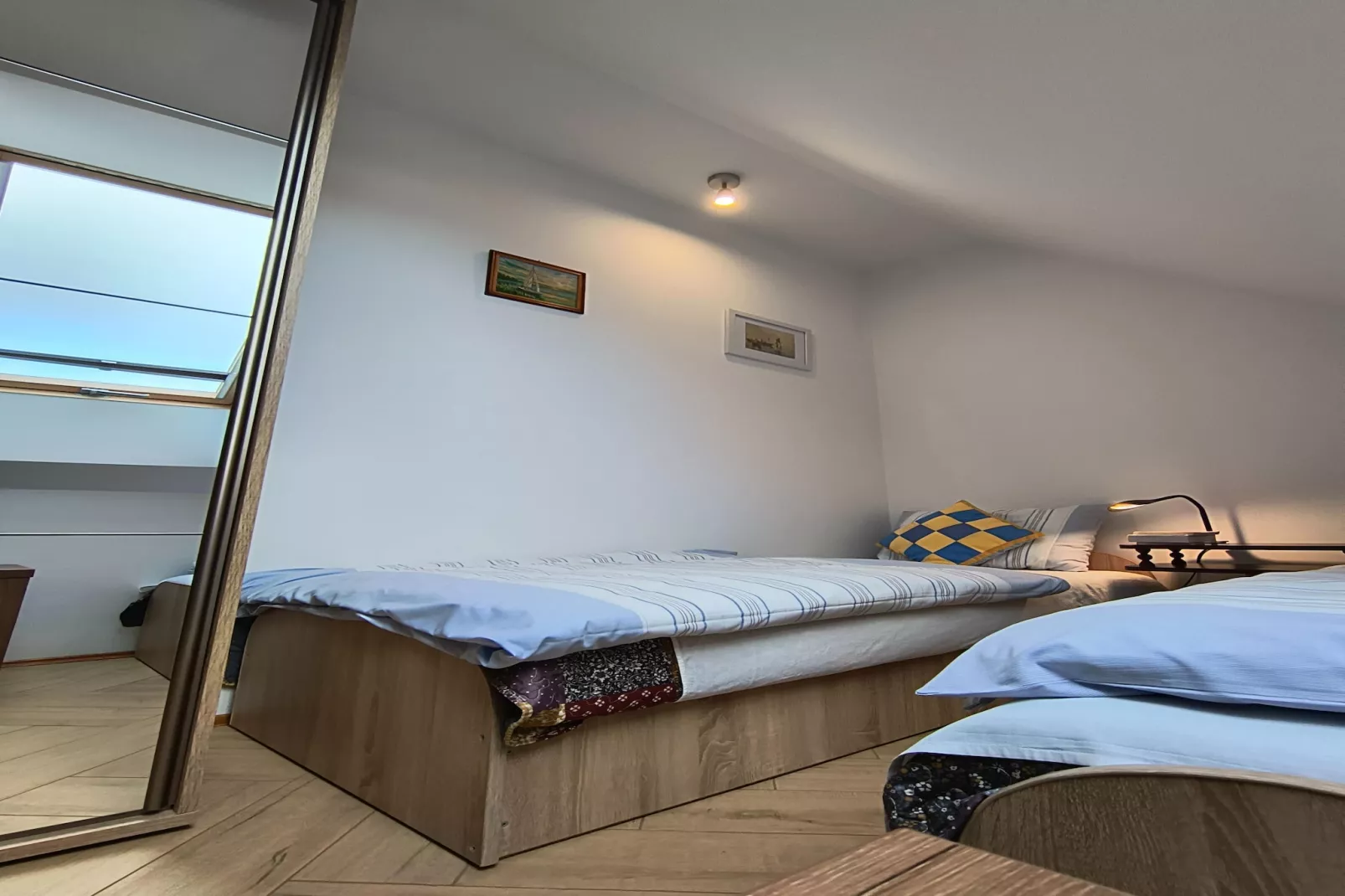 Apartament na piętrze z dwoma pojedynczymi łóżkami-Bedroom