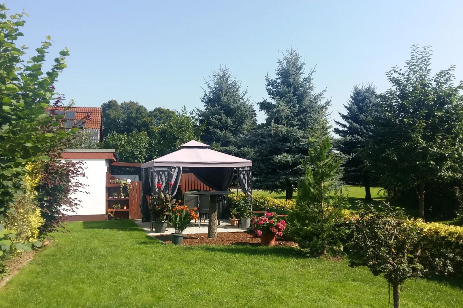 Nieheim-Gardens summer