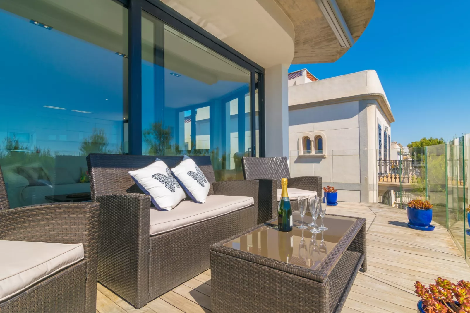 Llevant-Exterior summer