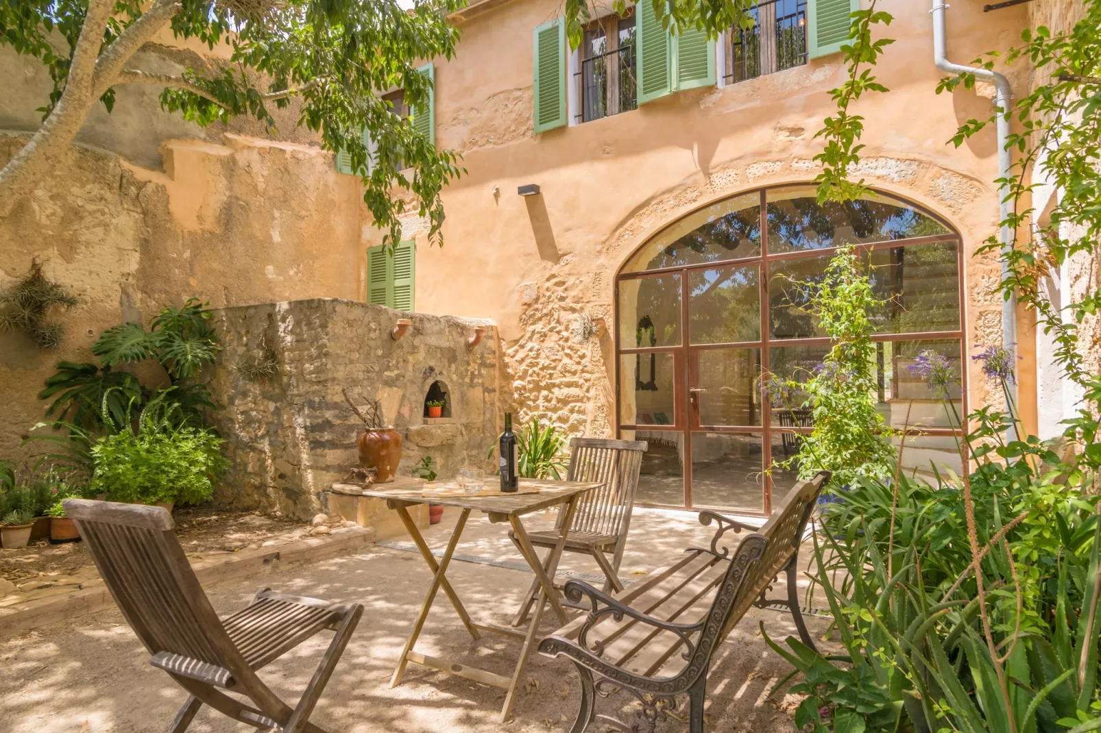 Son Banus-Exterior summer