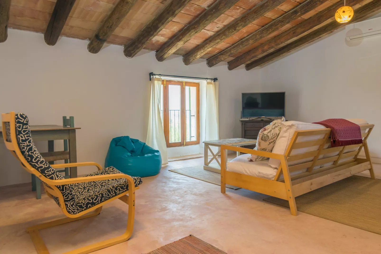 Son Banus-Exterior summer