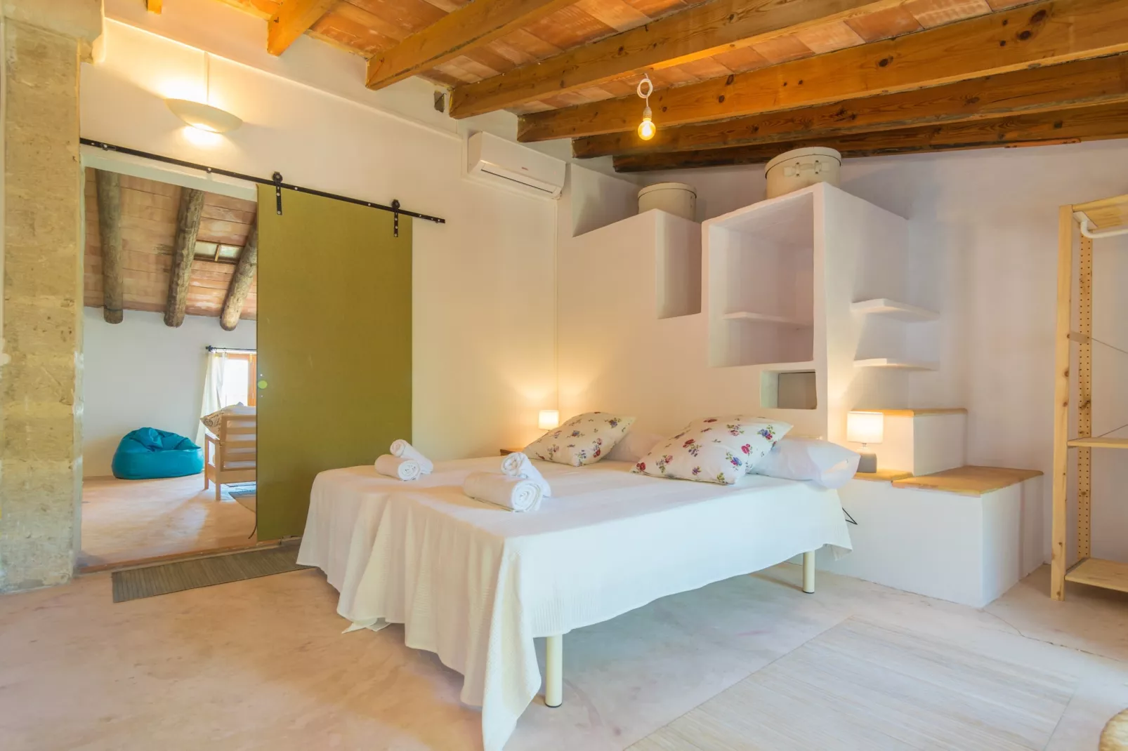 Son Banus-Exterior summer