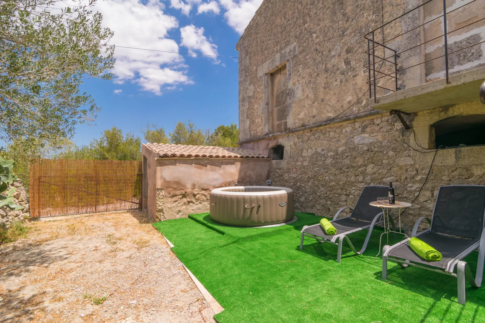 Son Banus-Exterior summer