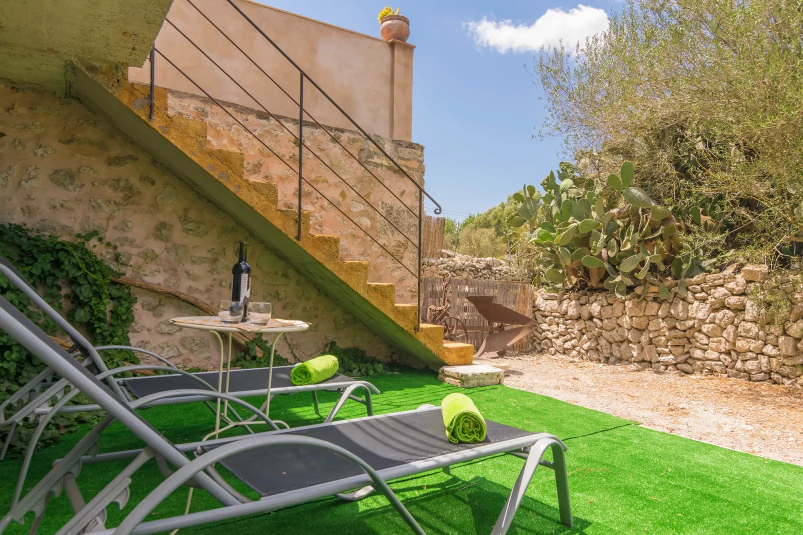Son Banus-Exterior summer