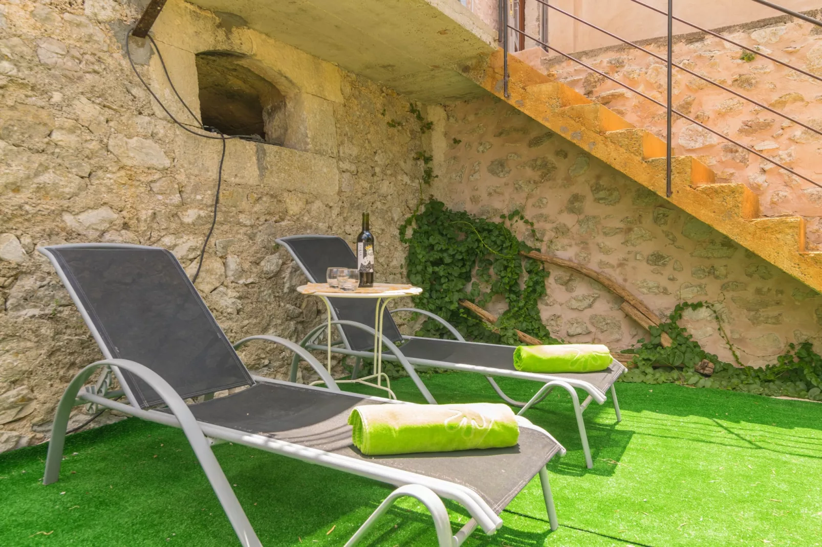 Son Banus-Exterior summer