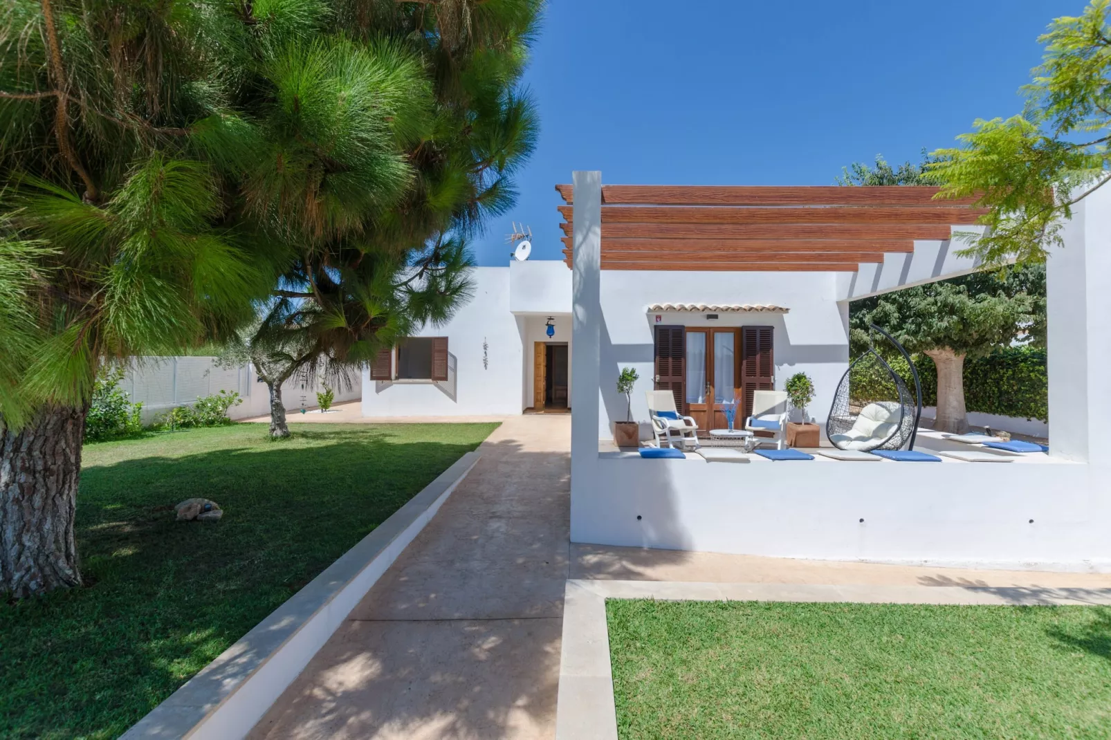 Murta 26 - Exterior in summer