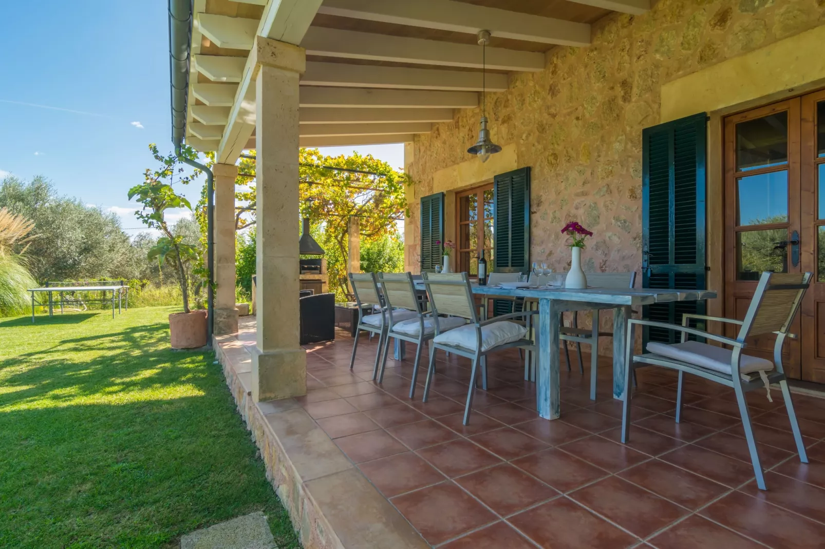 Mercader-Exterior summer