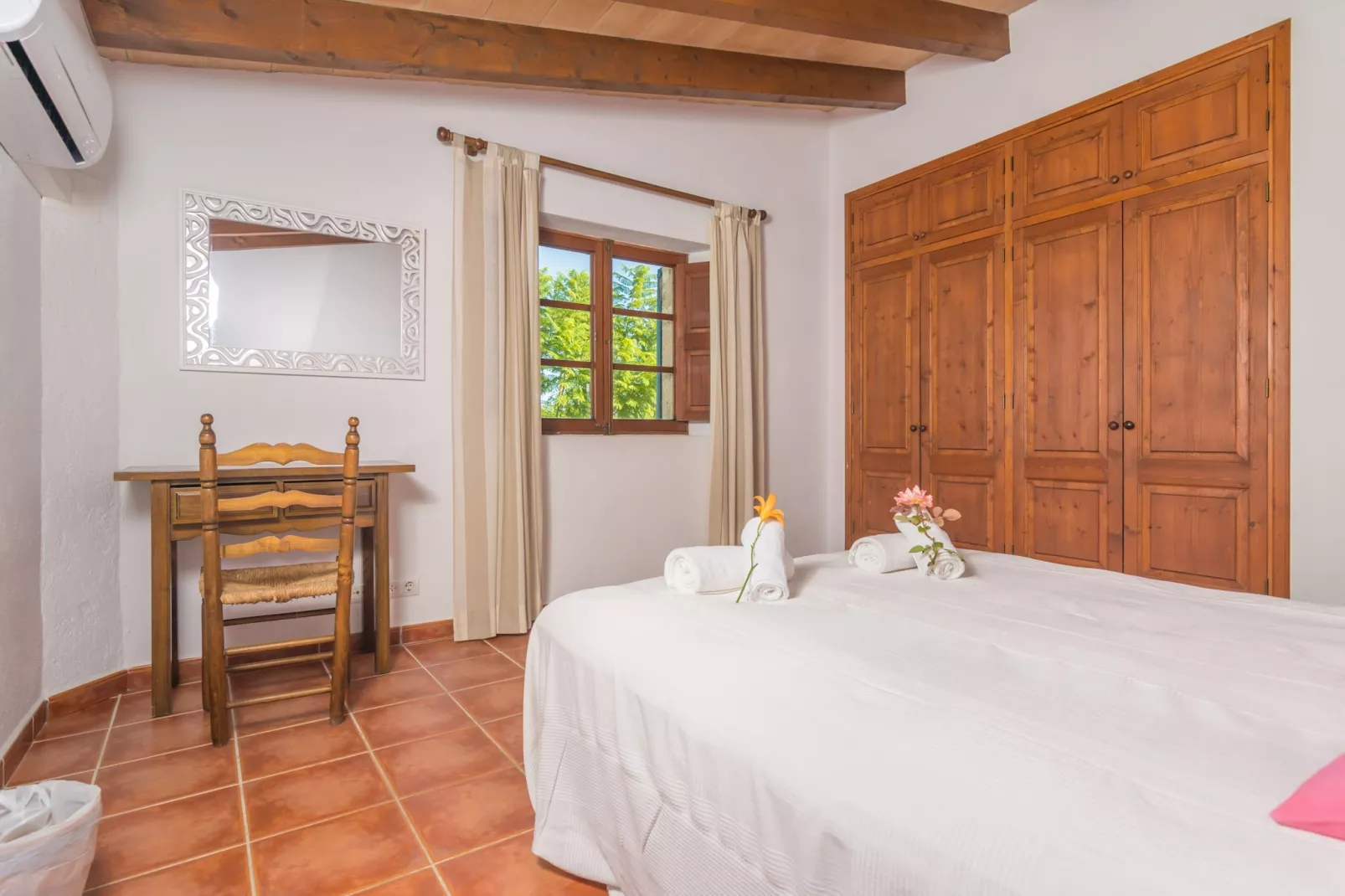 Mercader-Exterior summer