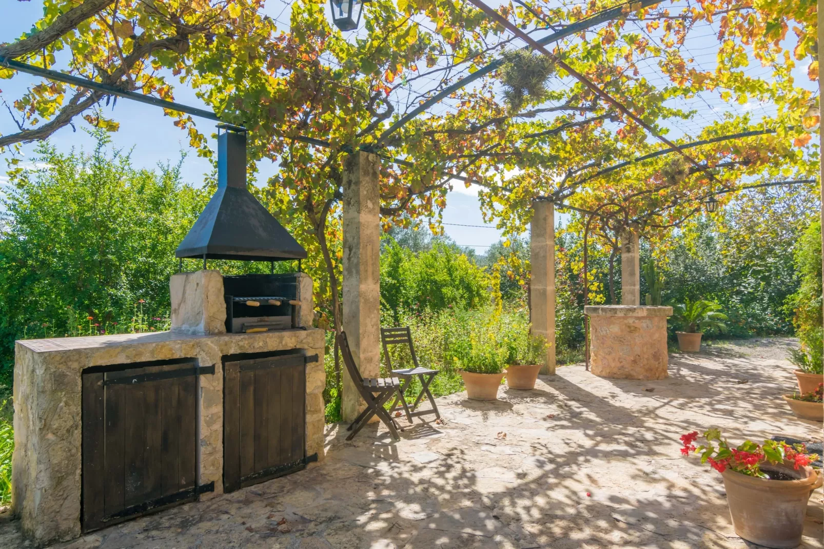 Mercader-Exterior summer