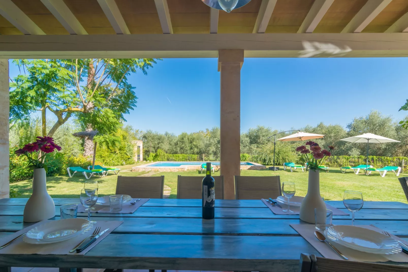 Mercader-Exterior summer