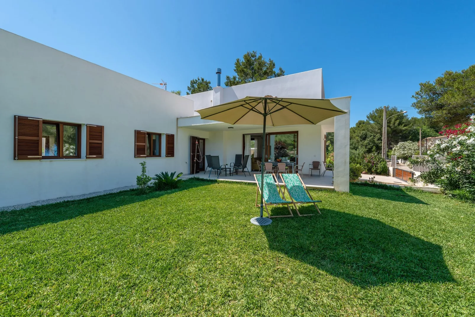 Amedart-Exterior summer