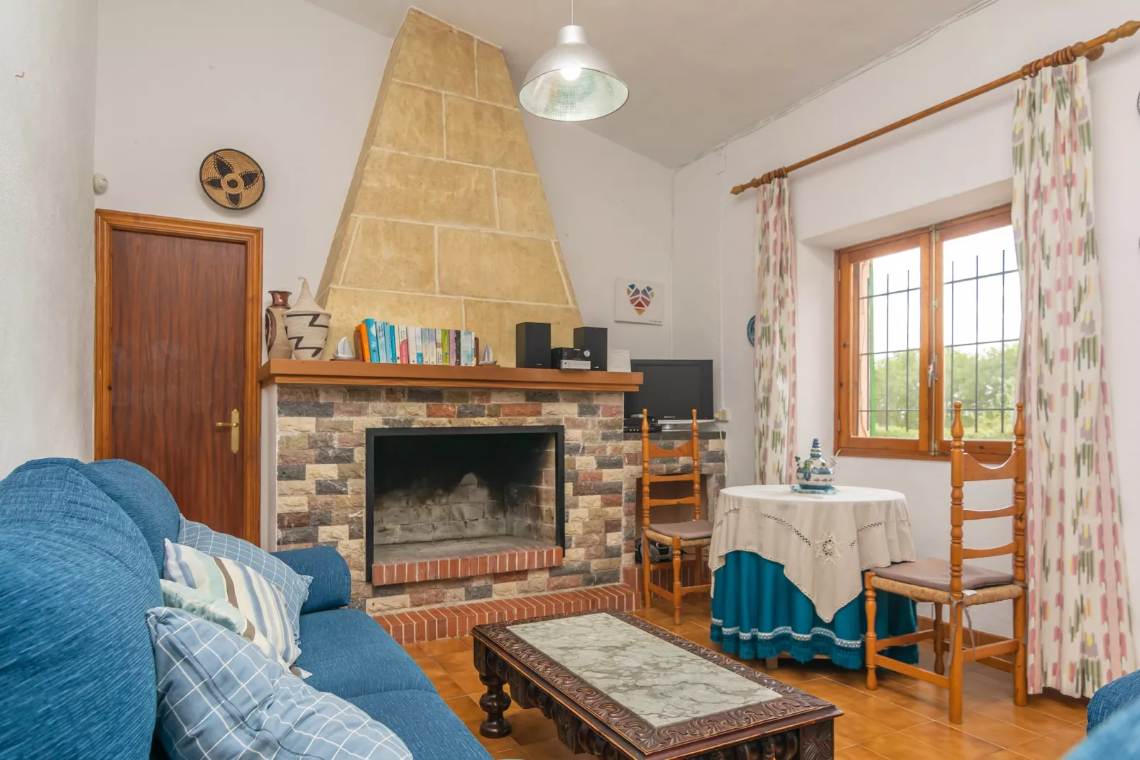 Ca Na Menuda-Living room