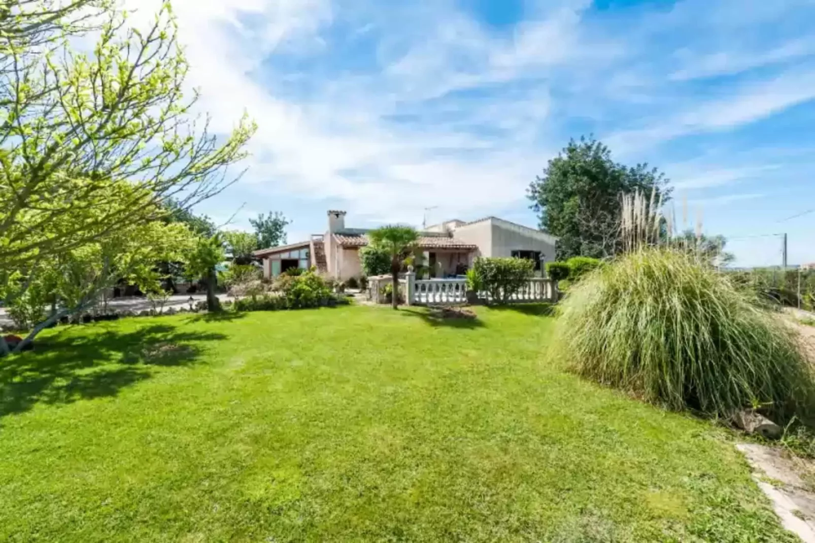 Vila-Gardens summer