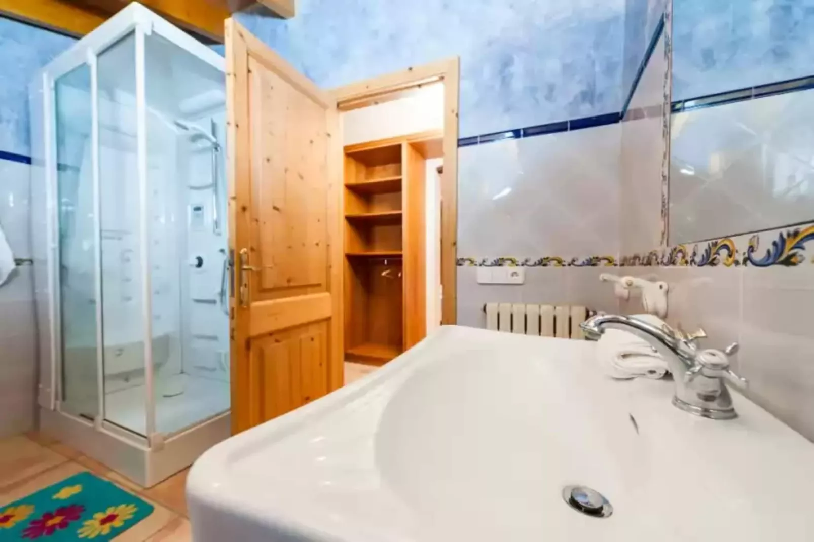 Can Rovey-Bathroom