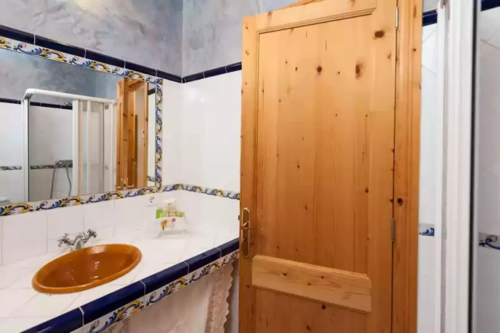 Can Rovey-Bathroom