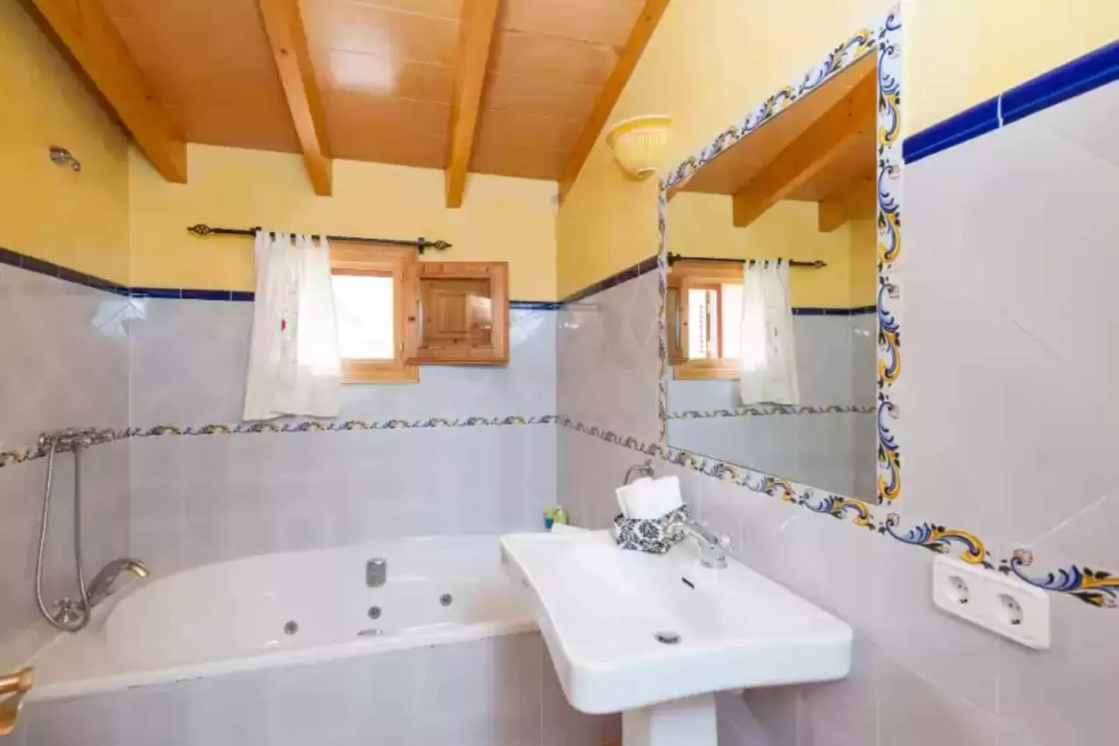 Can Rovey-Bathroom