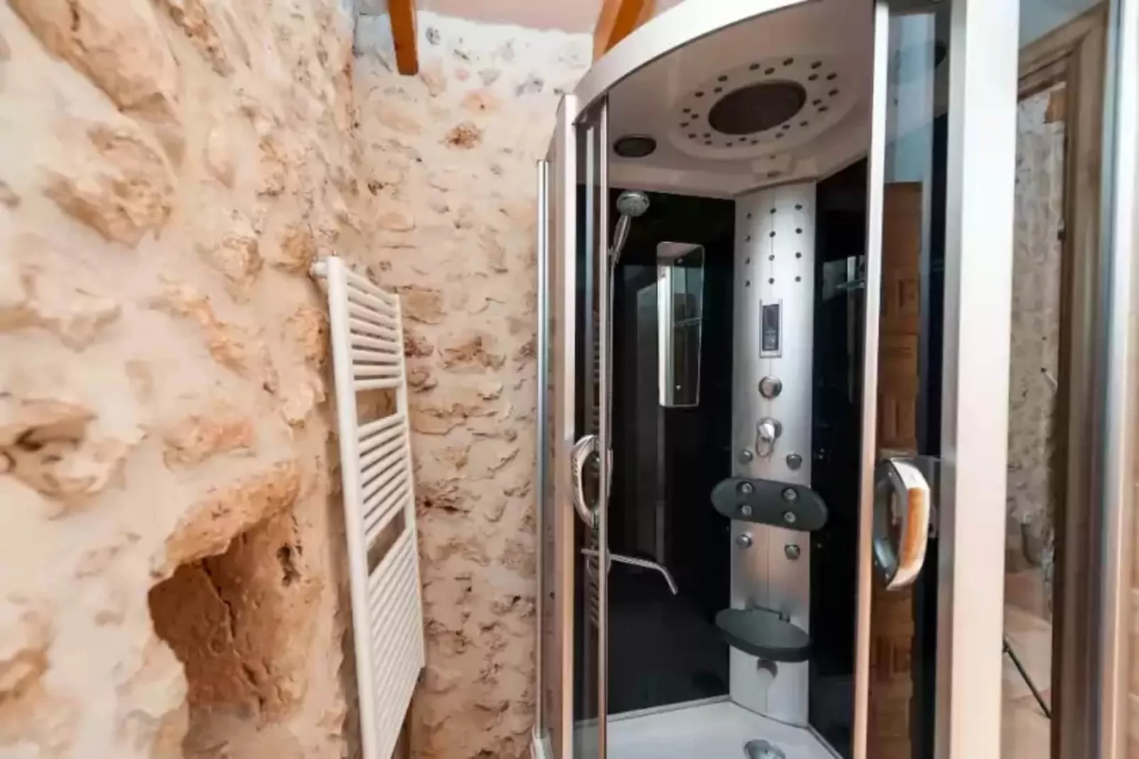 Can Rovey-Bathroom