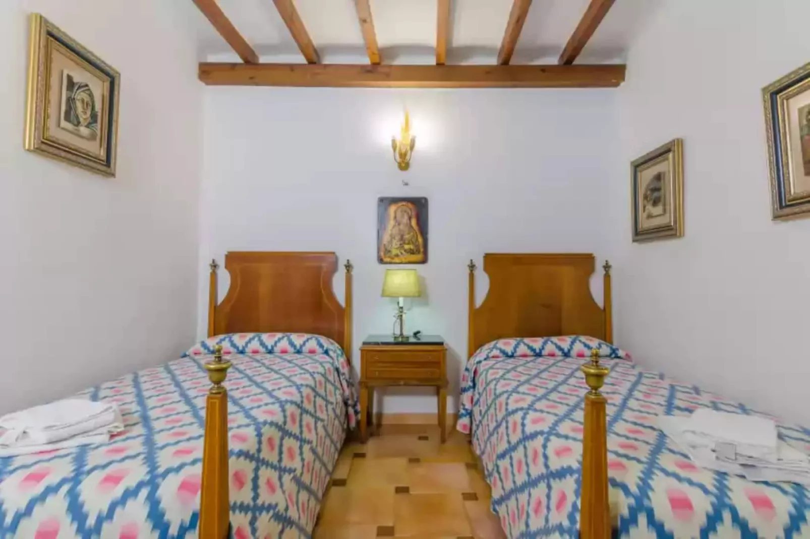 Son Real-Bedroom