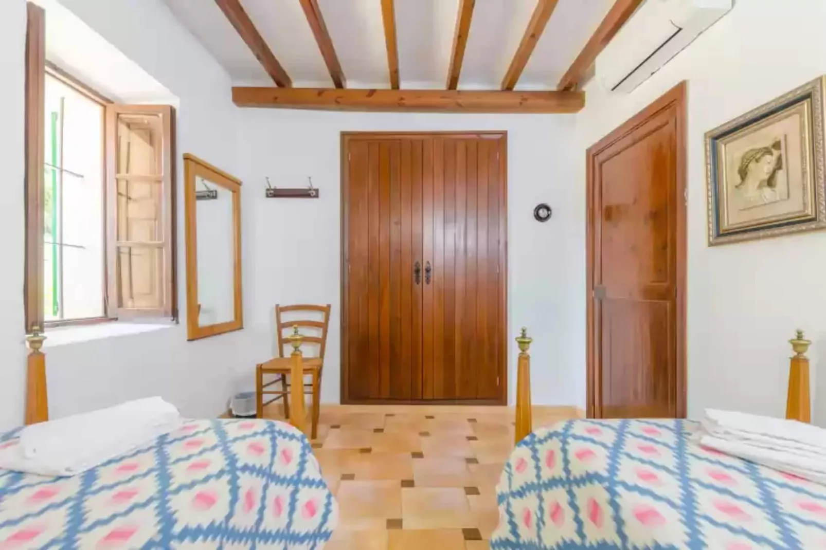 Son Real-Bedroom
