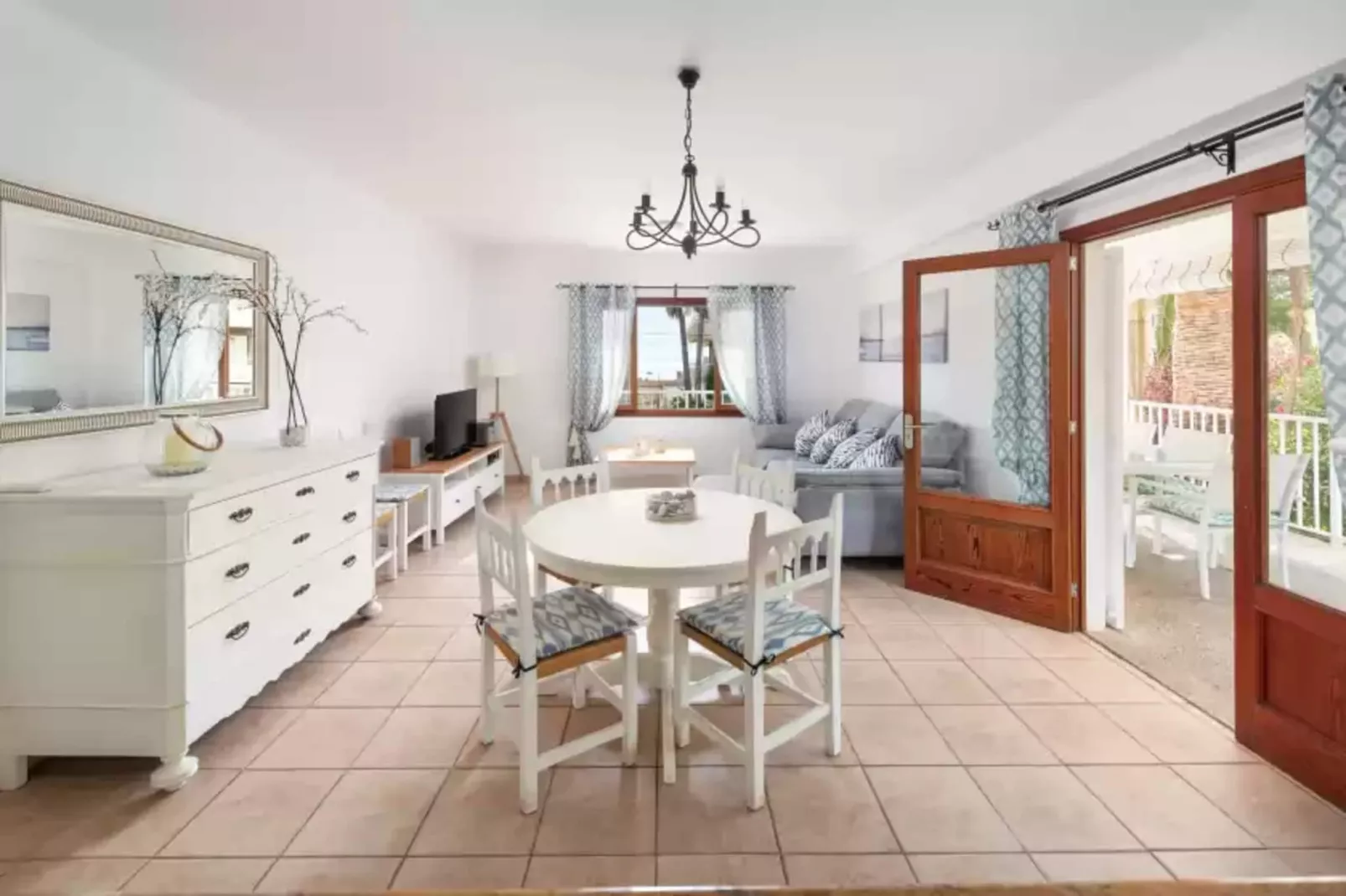 Can Miquelet-Dining room