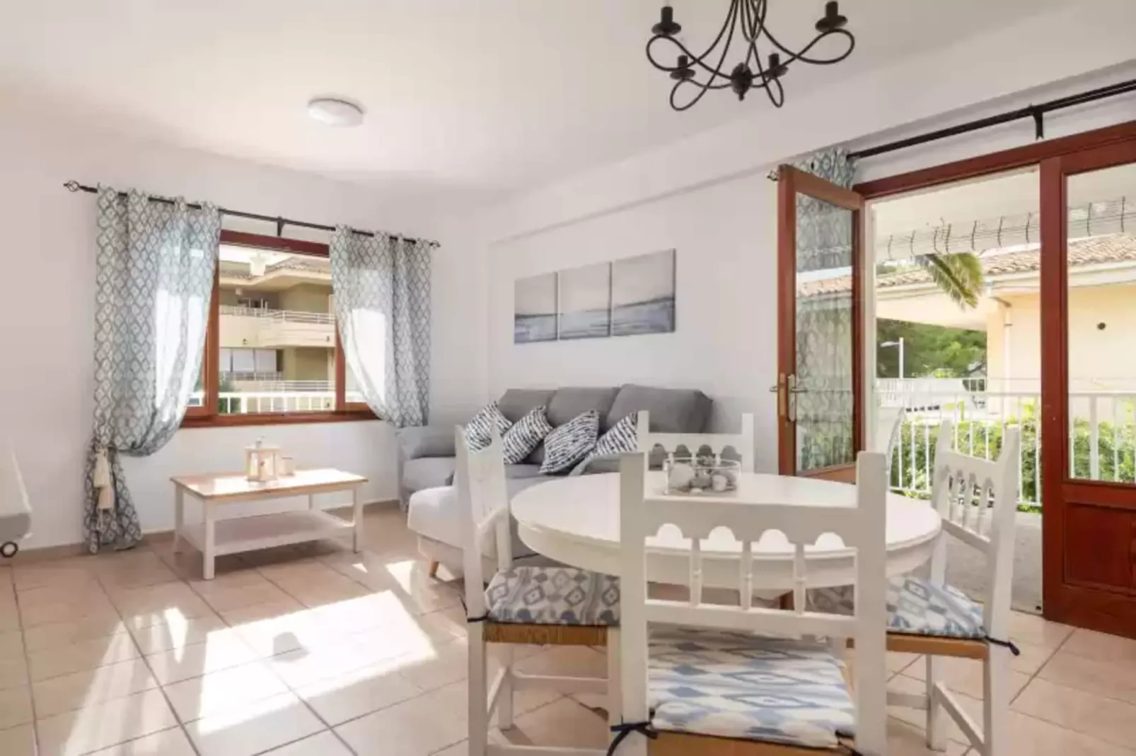 Can Miquelet-Dining room