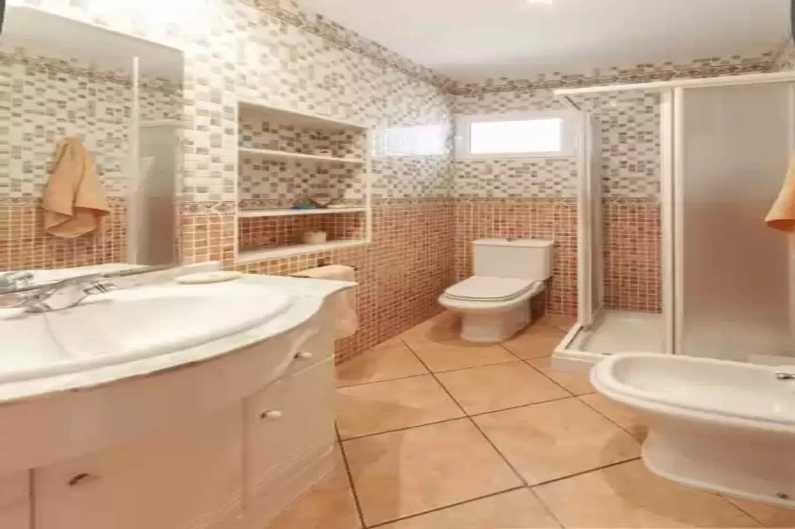 LlamÀntol-Bathroom