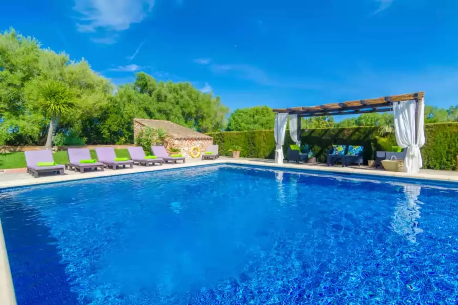 Es Camp Fred-Pool